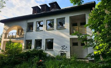 Z kedysi známej psychiatrie v Bytčici ostala ruina. Ľudia spomínajú na nemocnicu, park aj atmosféru