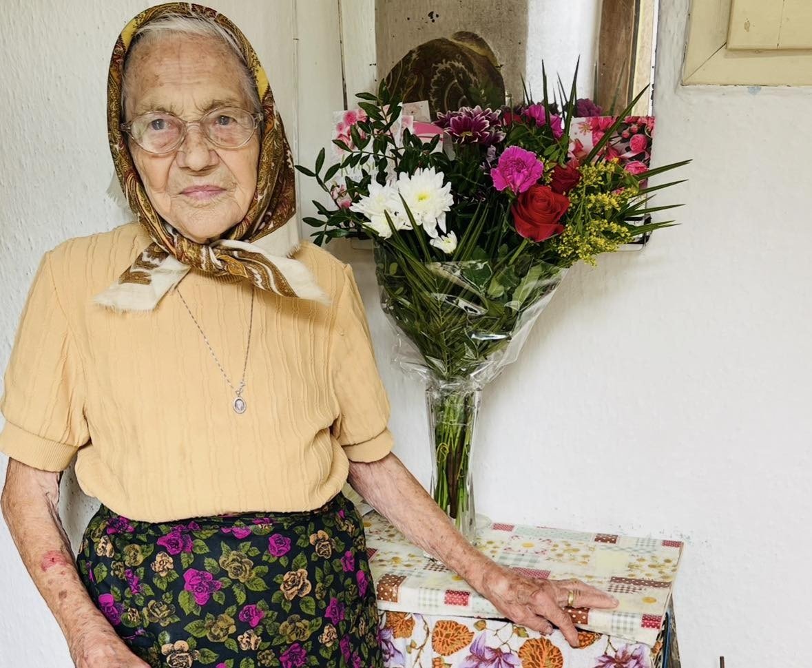 Obec Skýcov smúti: Zomrela „rozprávková babička“ Paulínka († 102)