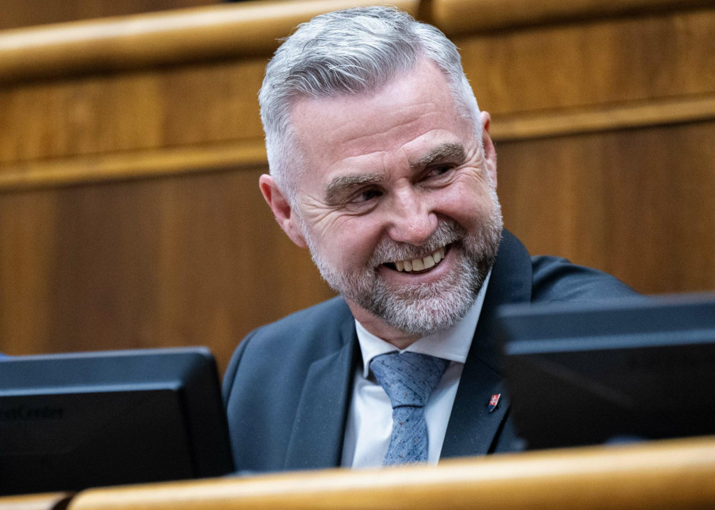 Na snímke podpredseda Národnej rady Tibor Gašpar (Smer-SD)