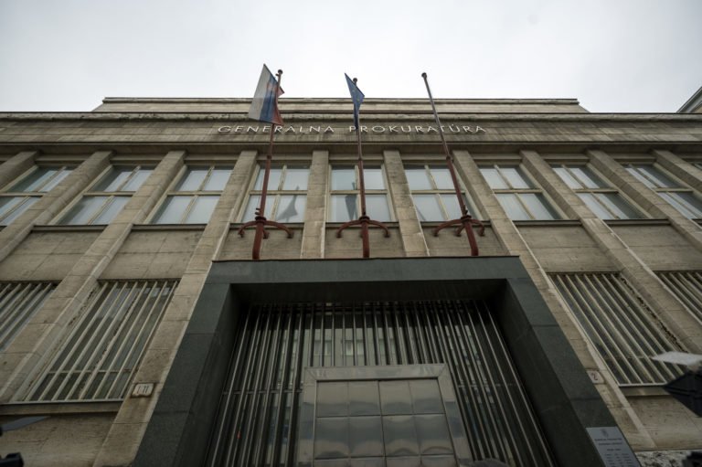 V budove Generálnej prokuratúry v Bratislave horelo: Na mieste zasahovali hasiči