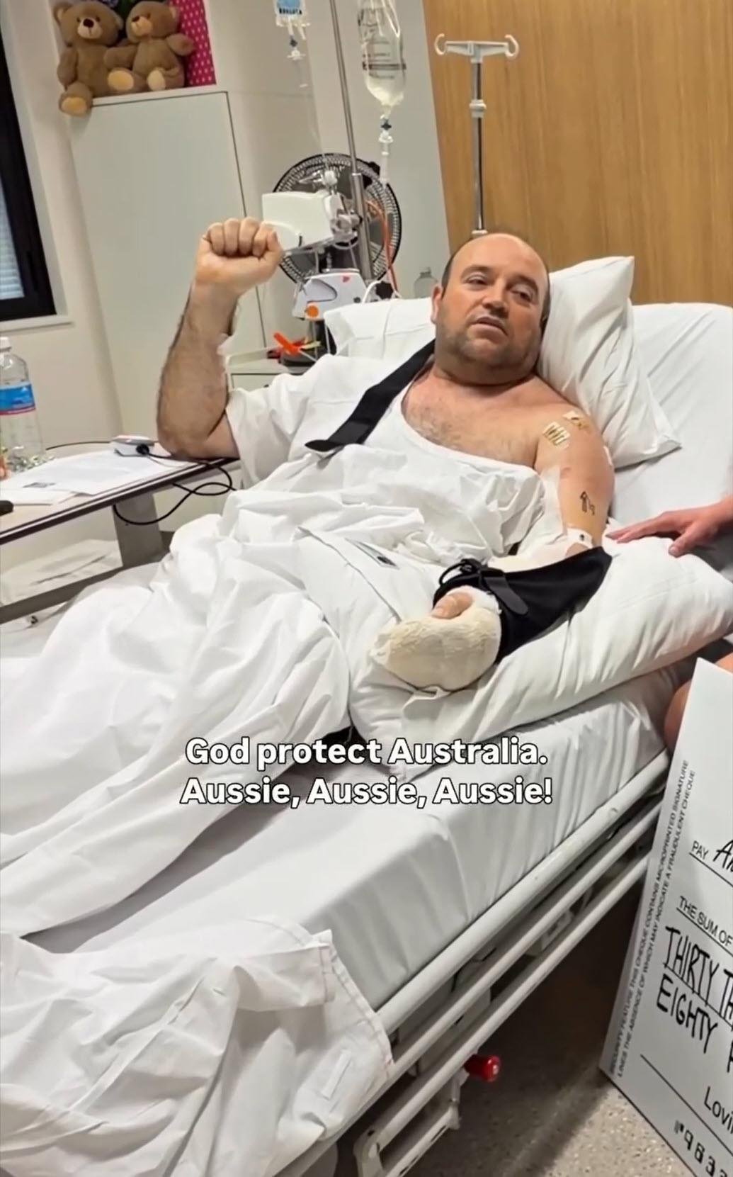 Počas útoku na oslavy sviatku Chanuka na pláži Bondi Beach v Sydney sa podľa svedkov odvážne postavil jednému z ozbrojených útočníkov a po krátkom zápase mu vytrhol zbraň z rúk.
