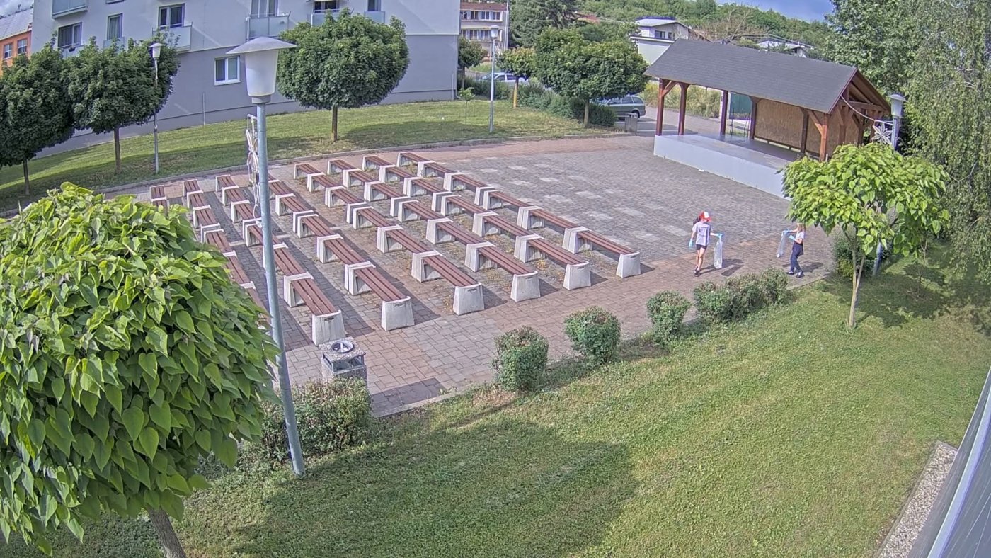 To, čo spravili vo voľnom čase dve malé druháčky, rozcítilo ľudí. Ďakuje im aj starosta
