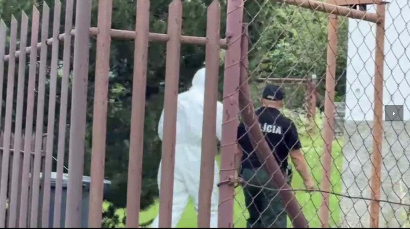 Pokojnú sobotu (20. 6.) v Gelnici prerušila tragédia, ktorá si vyžiadala život ženy. Prípad vyšetrujú krajskí kriminalisti a polícia zároveň rozbehla pátranie po mužovi, ktorý je podľa dostupných informácií hlavnou podozrivou osobou.