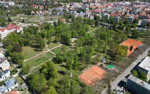 Mestský park v Banskej Bystrici je opäť otvorený. Po bezpečnostných zásahoch pokračuje jeho revitalizácia