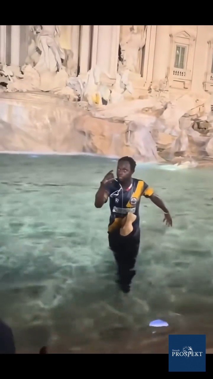 Fontána di Trevi sa stala verejným kúpaliskom. Utečenci aj turisti si ju mýlia s bazénom