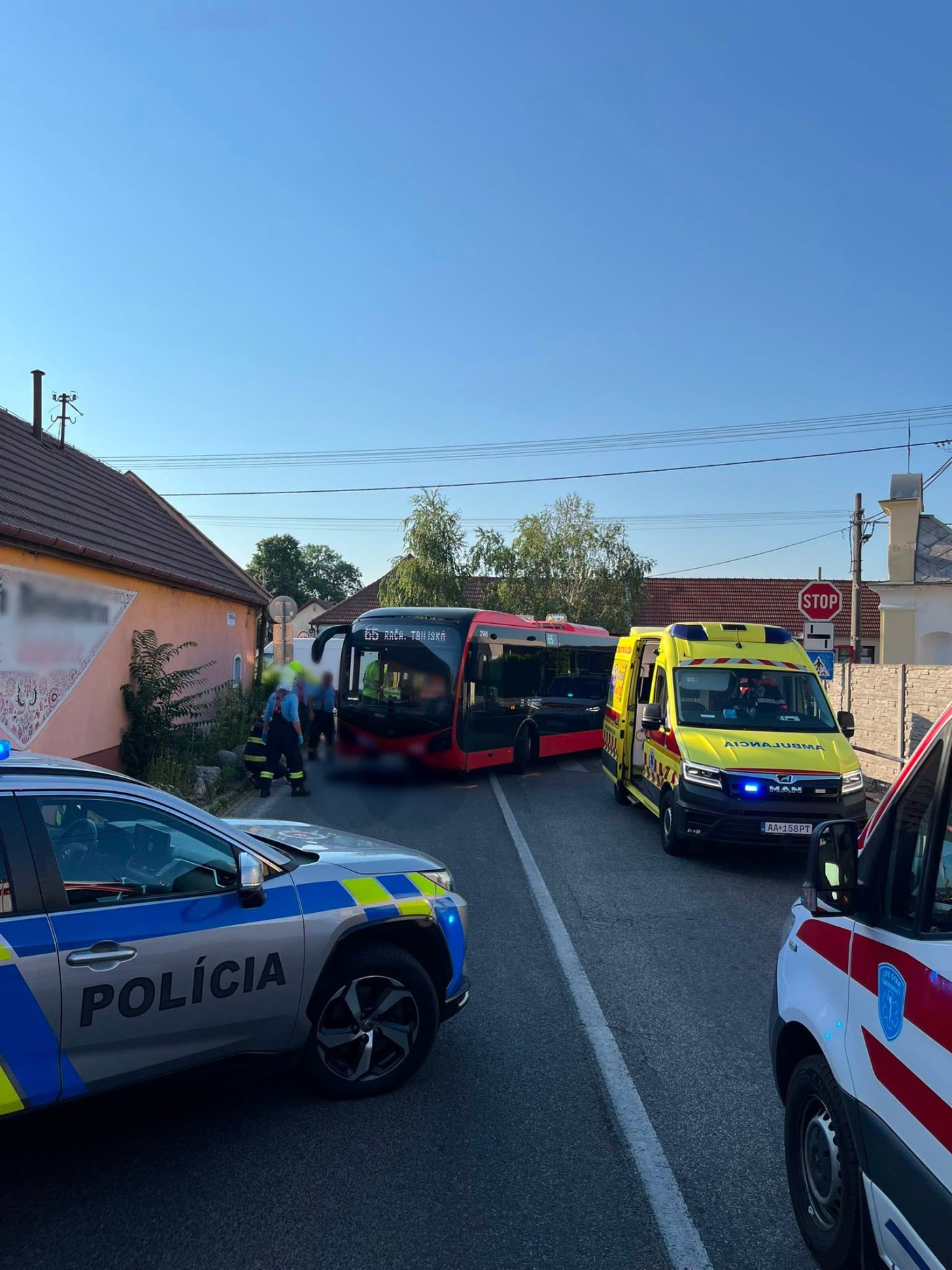 Tragická nehoda v Bratislave: Chodkyňa zomrela po zrážke s autobusom MHD