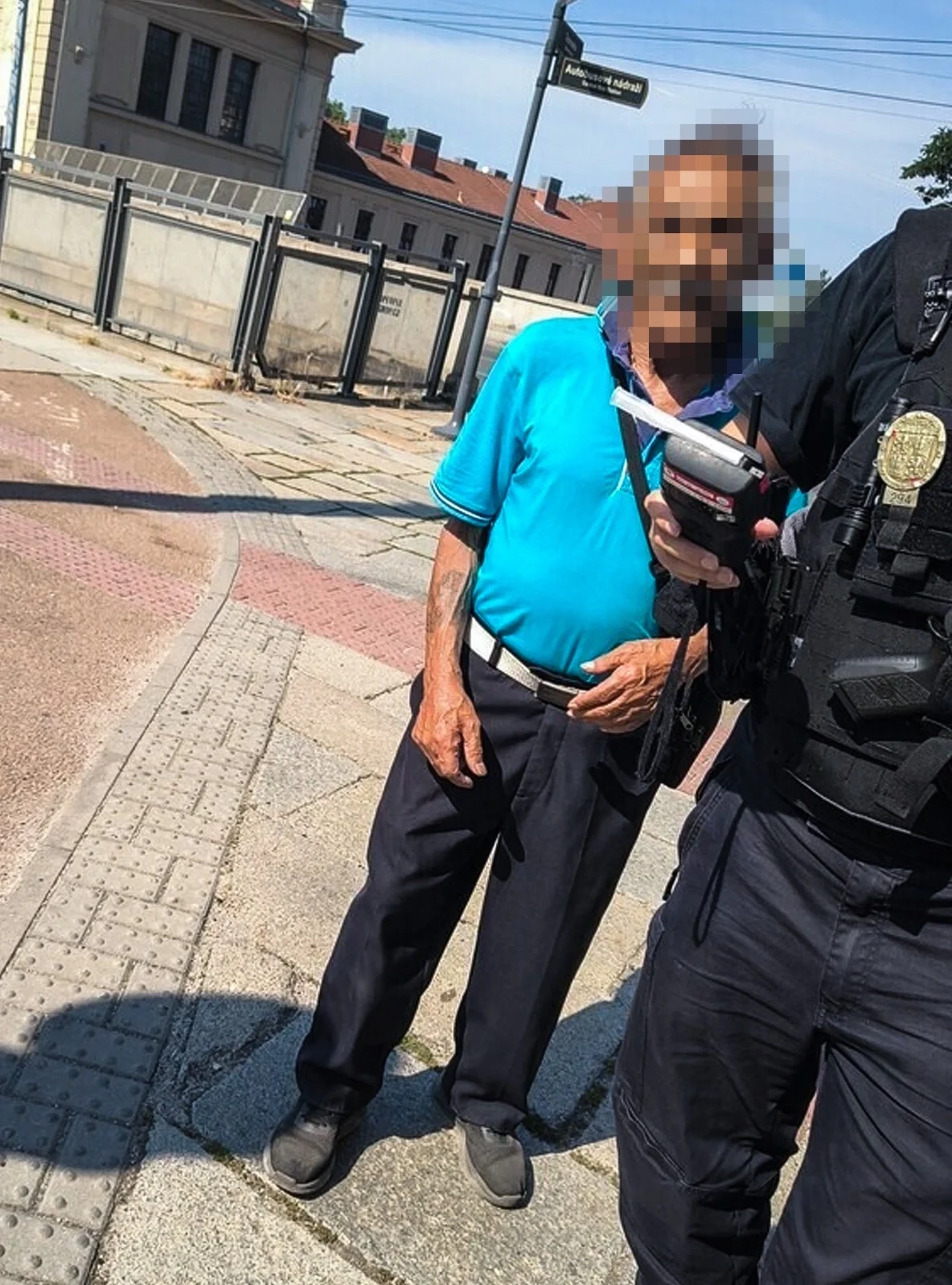 Deväťdesiatročný dedko celý život jazdil bez vodičáku. Ako to, že ho načapali až teraz?