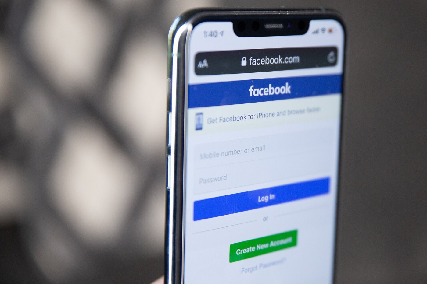 Prečo Facebook zaplavujú smútočné oznámenia? Odborníci vysvetlili, prečo ich vidí čoraz viac ľudí