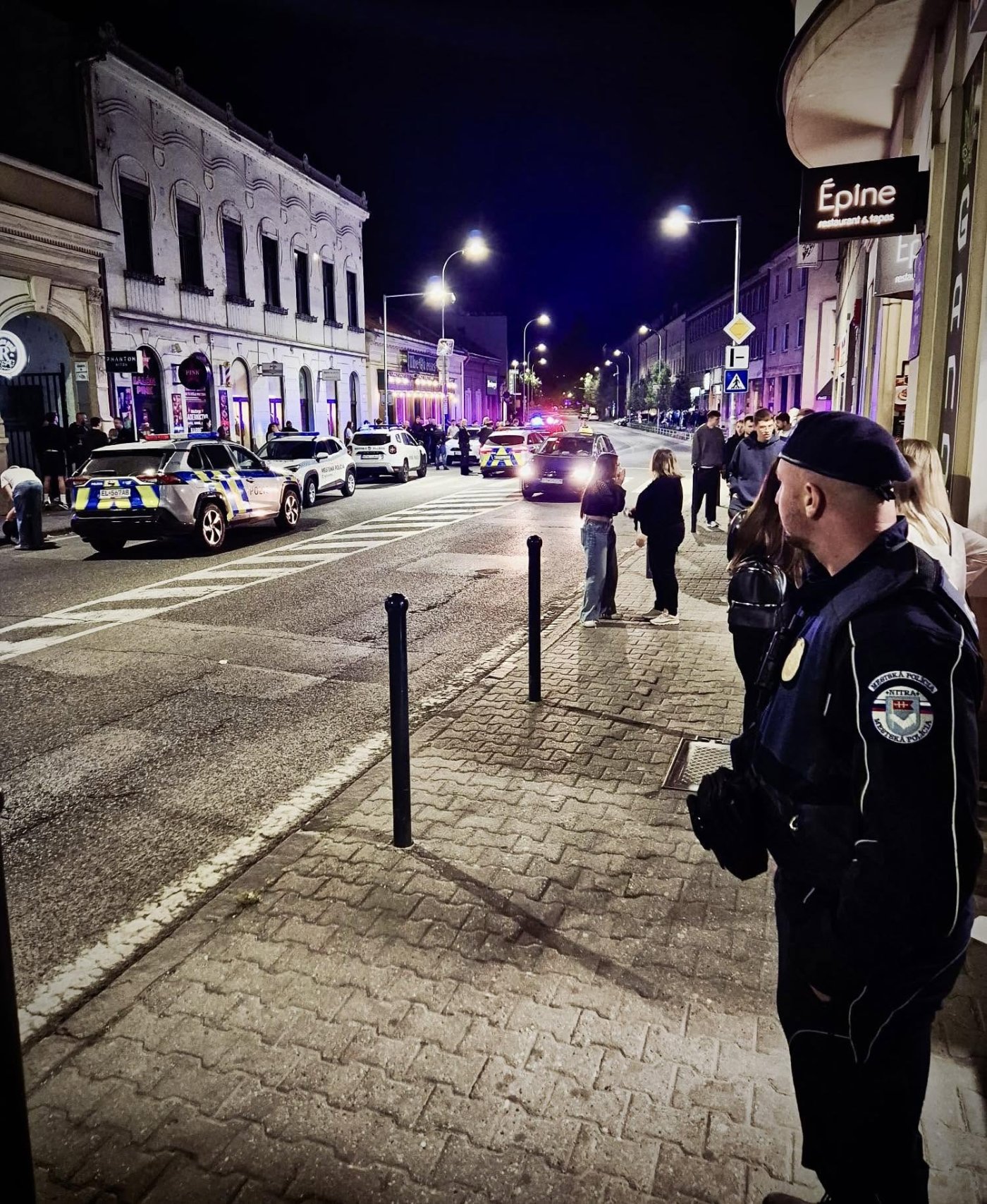 Nespratný Ukrajinec robil zlobu v Nitre. Policajti ho museli riešiť až trikrát