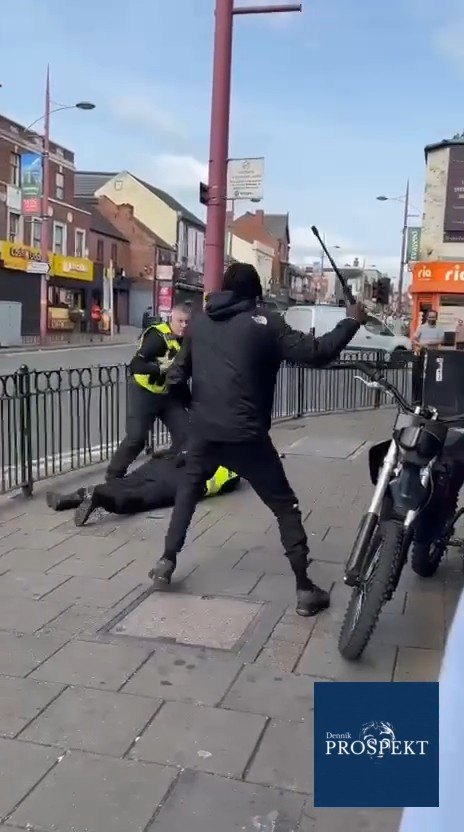 VIDEO Policajti utŕžili hanbu ako Brno. Dvaja si nedokázali poradiť s jedným zločincom