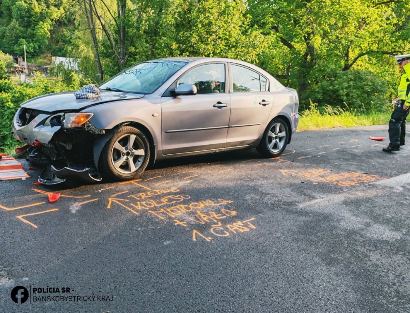 Mladý motorkár zomrel po čelnej zrážke s autom v Banskej Štiavnici