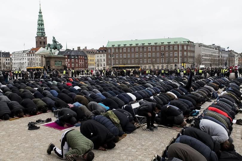 V Dánsku chcú bojovať proti islamizácii. Plánujú zakázať verejné zvolávanie k modlitbe