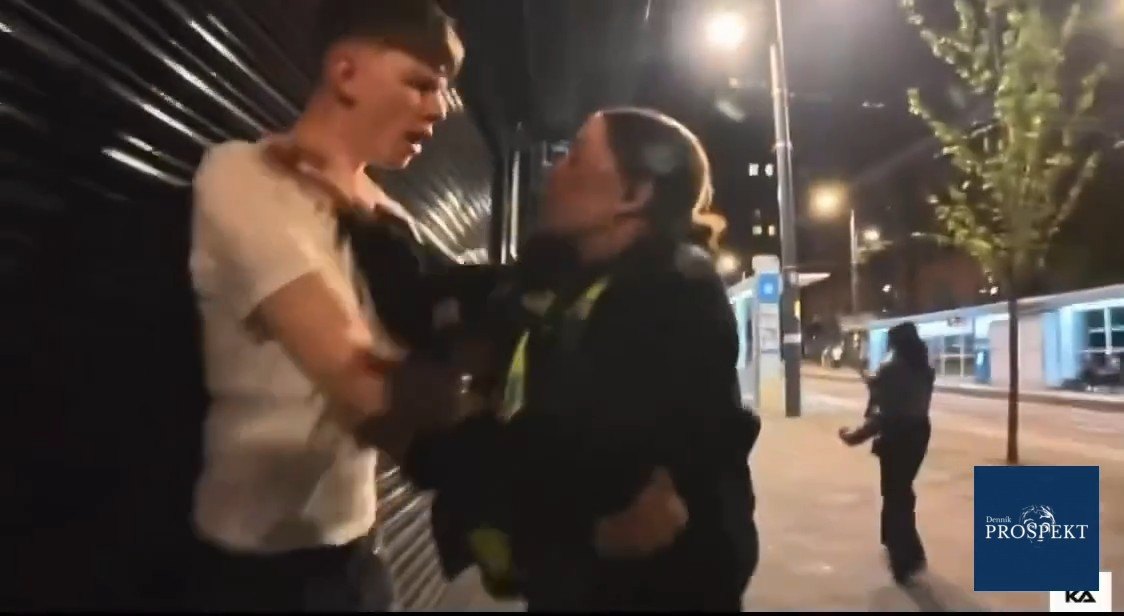 BRITANISTAN 
Migranti v Birminghame napadli chlapcov, polícia spútala obeť namiesto útočníkov. Británia skončila
Miroslav Kamenský · Original audio
Miroslav Kamenský · Original audio
Miroslav Kamenský · Original audio
Miroslav Kamenský
Public
304
71
68
Reels
See more on Facebook
Email or phone number
Password
or