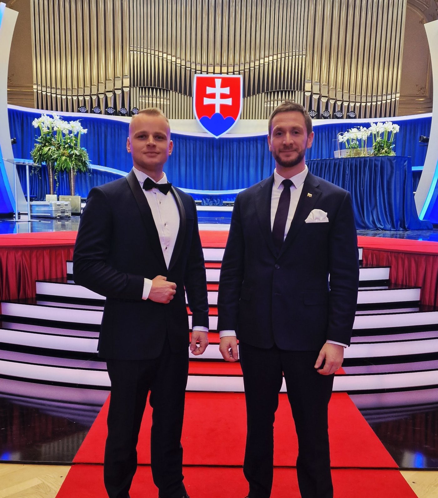 Milan Uhrík sa stal najdôveryhodnejším lídrom politickej strany, a to aj napriek tomu, že ho aj s Milanom Mazurekom médiá dlhodobo ignorujú.