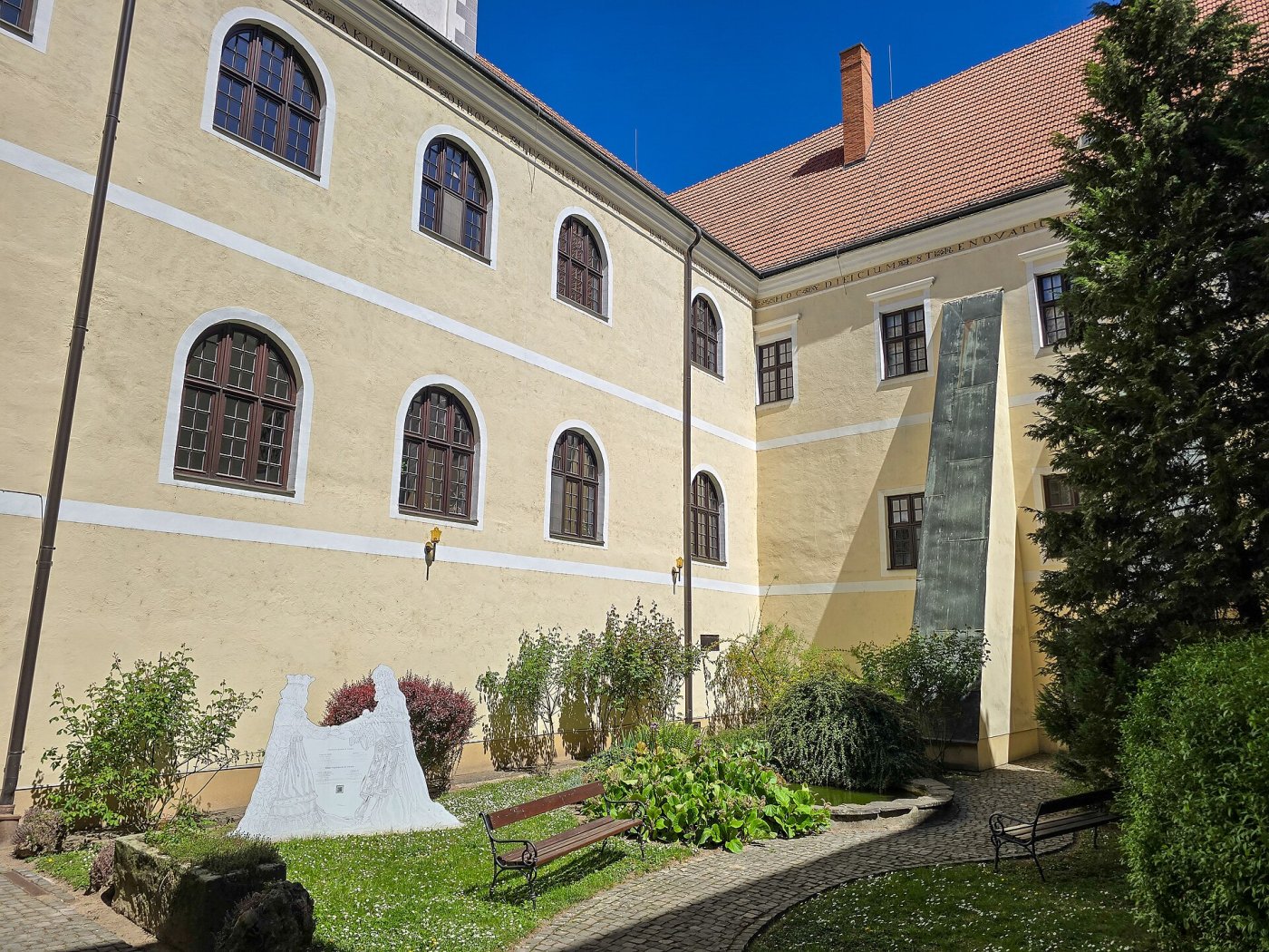 Neprístojné správanie návštevníka v trnavskom múzeu: Neuveríte, čo mal urobiť