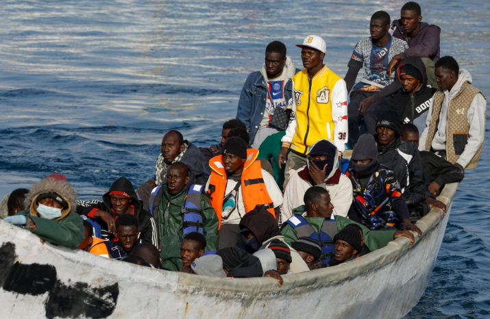 Španieli sa zbláznili? Chcú zlegalizovať pobyt takmer miliónom ilegálnych migrantov