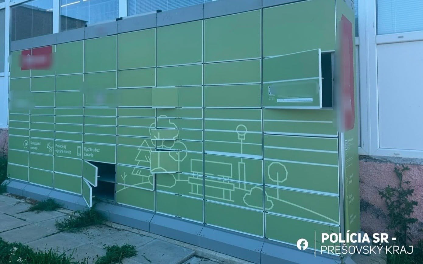 Chceli vykradnúť výdajné boxy, policajtom neušli. Kde sa ukryl jeden z mužov?
