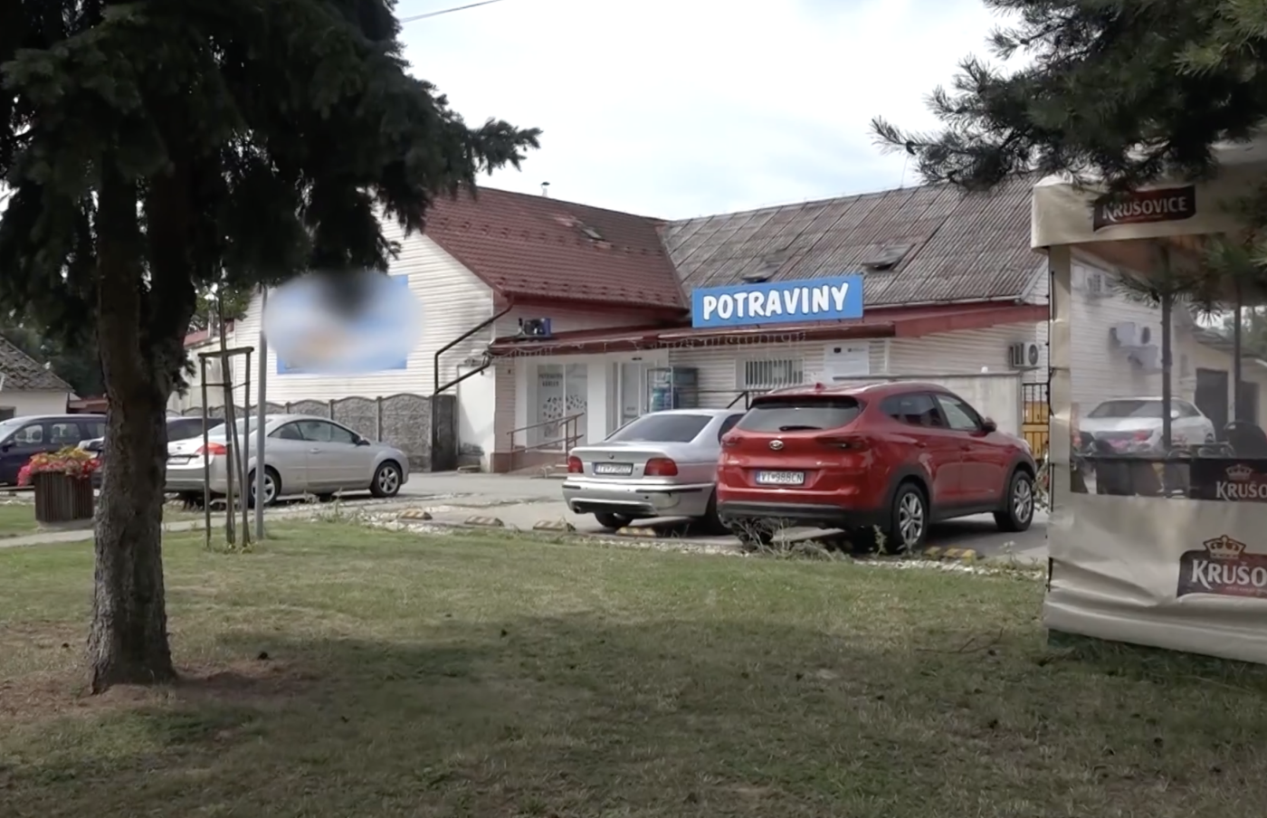 Dráma v potravinách na východe Slovenska: Mladík sa vyzliekal a ohrozoval predavačky nožmi