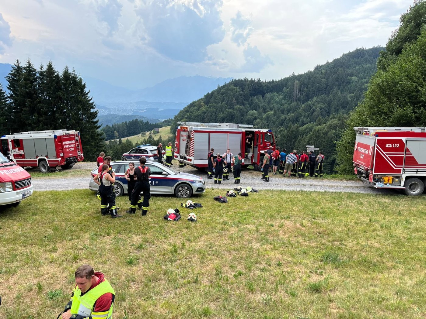 Tragédia v Rakúsku: Prevrátený traktor pripravil o život otca a šesťročnú dcéru