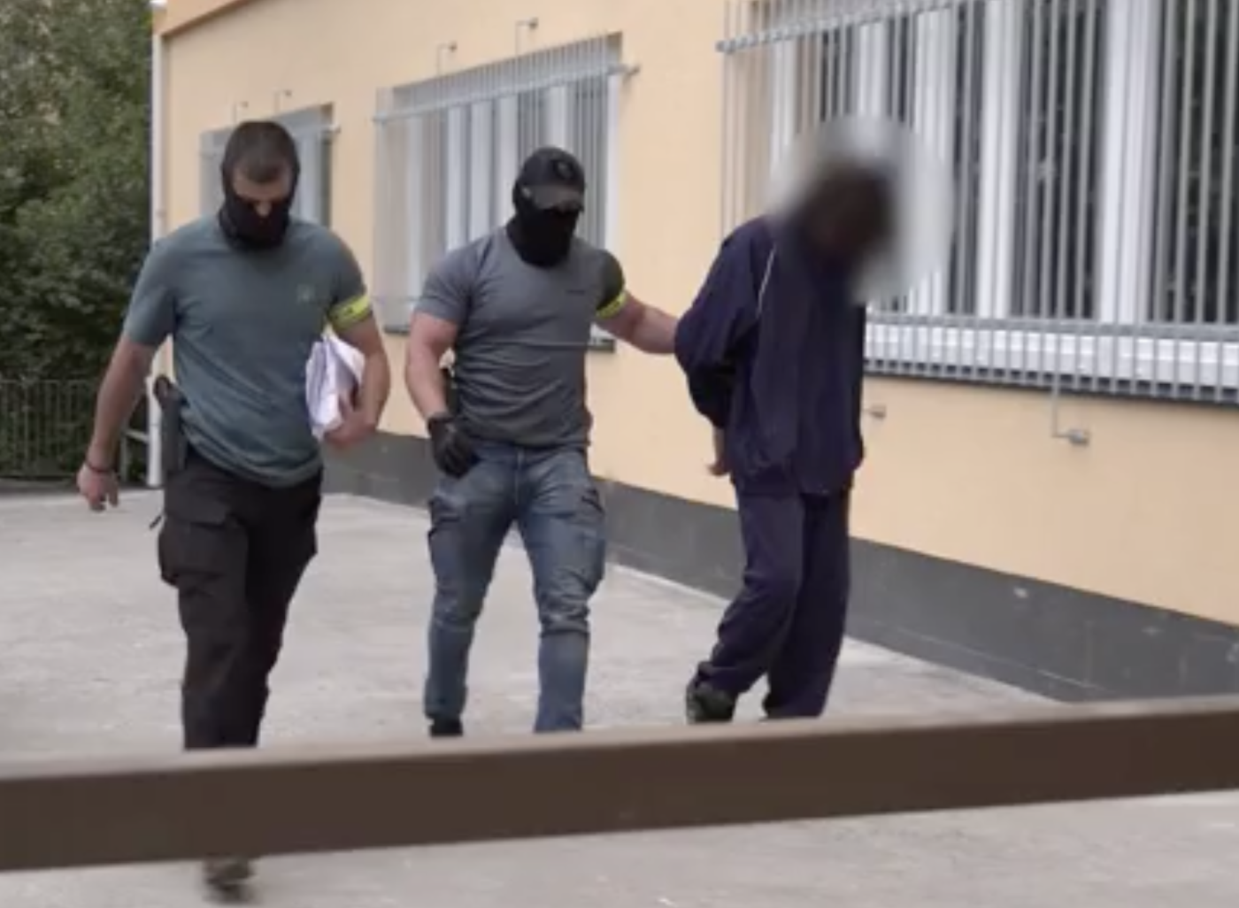 Štrnásťročný z Čadce čelí vážnym obvineniam. Po útoku na starého otca skončil vo väzbe