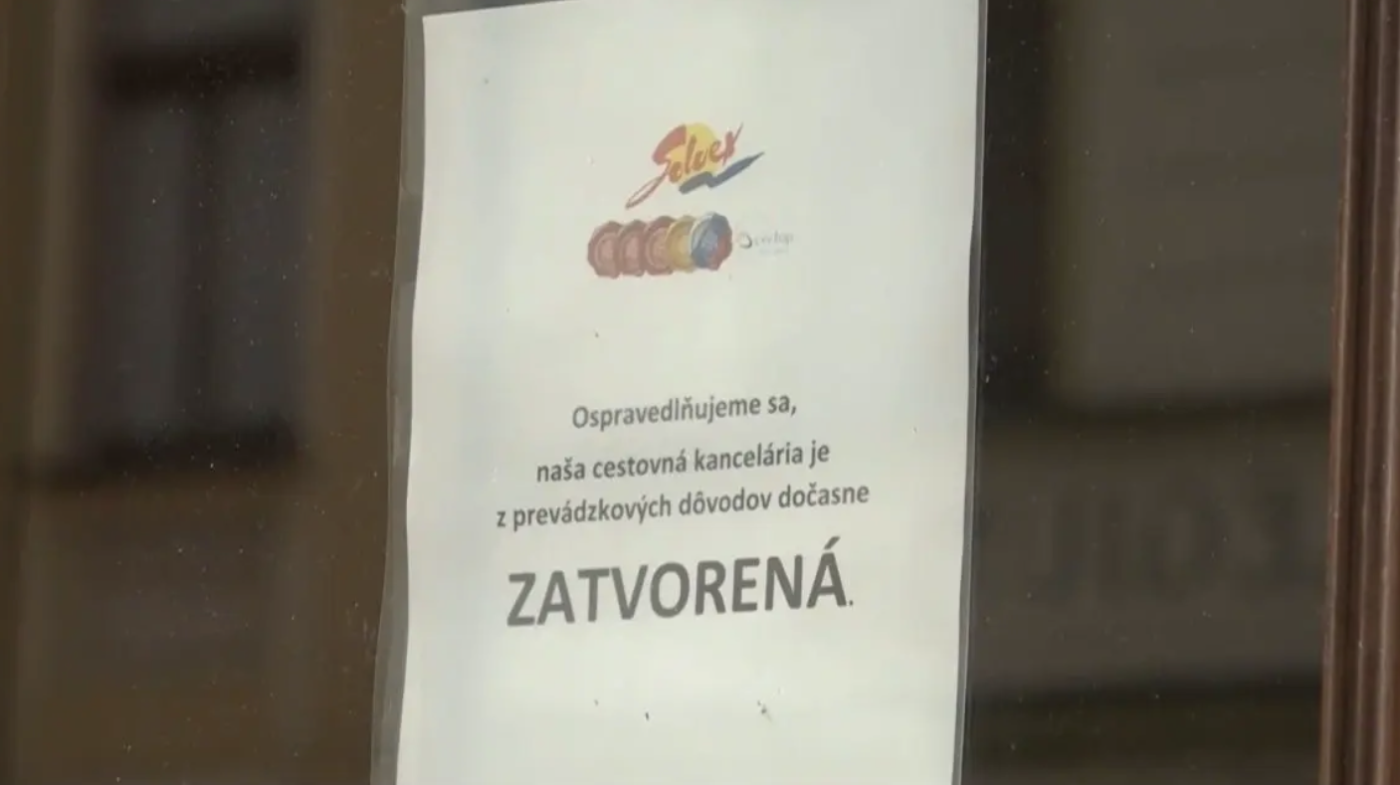 Dovolenkári sa o krachu Solvexu dozvedeli až pri mori. Poisťovňa rieši návrat stoviek klientov