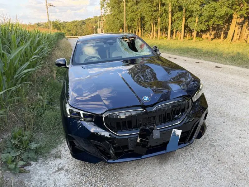 Mladík po smrteľnej nehode pri Čunove ušiel, polícia ho vypátrala