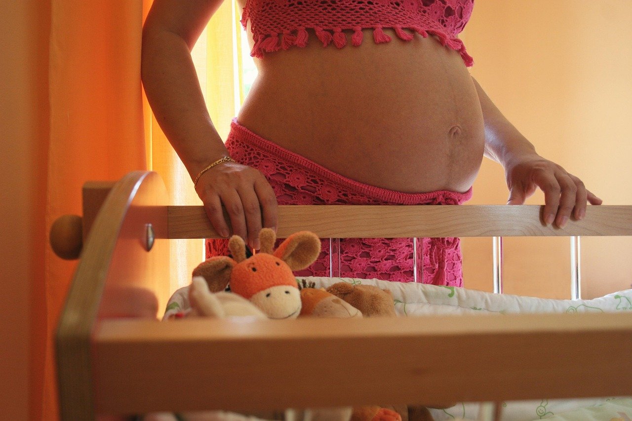 Tehotnú ženu našli mŕtvu pri rieke s rozrezaným bruchom, dieťa zmizlo