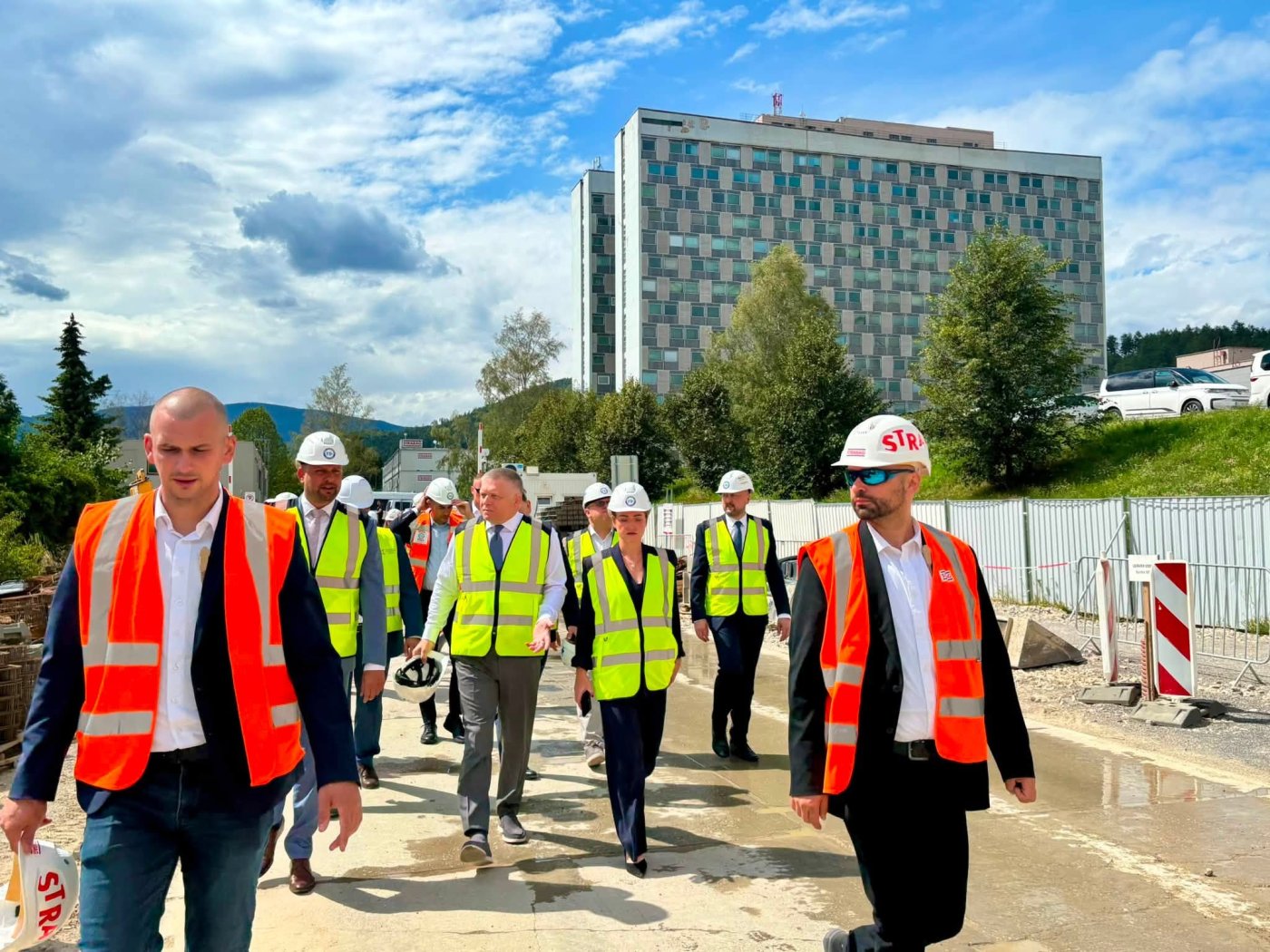Nová nemocnica v Banskej Bystrici rastie pred očami. Hrubá stavba je hotová, pribudnú stovky lôžok aj moderné sály