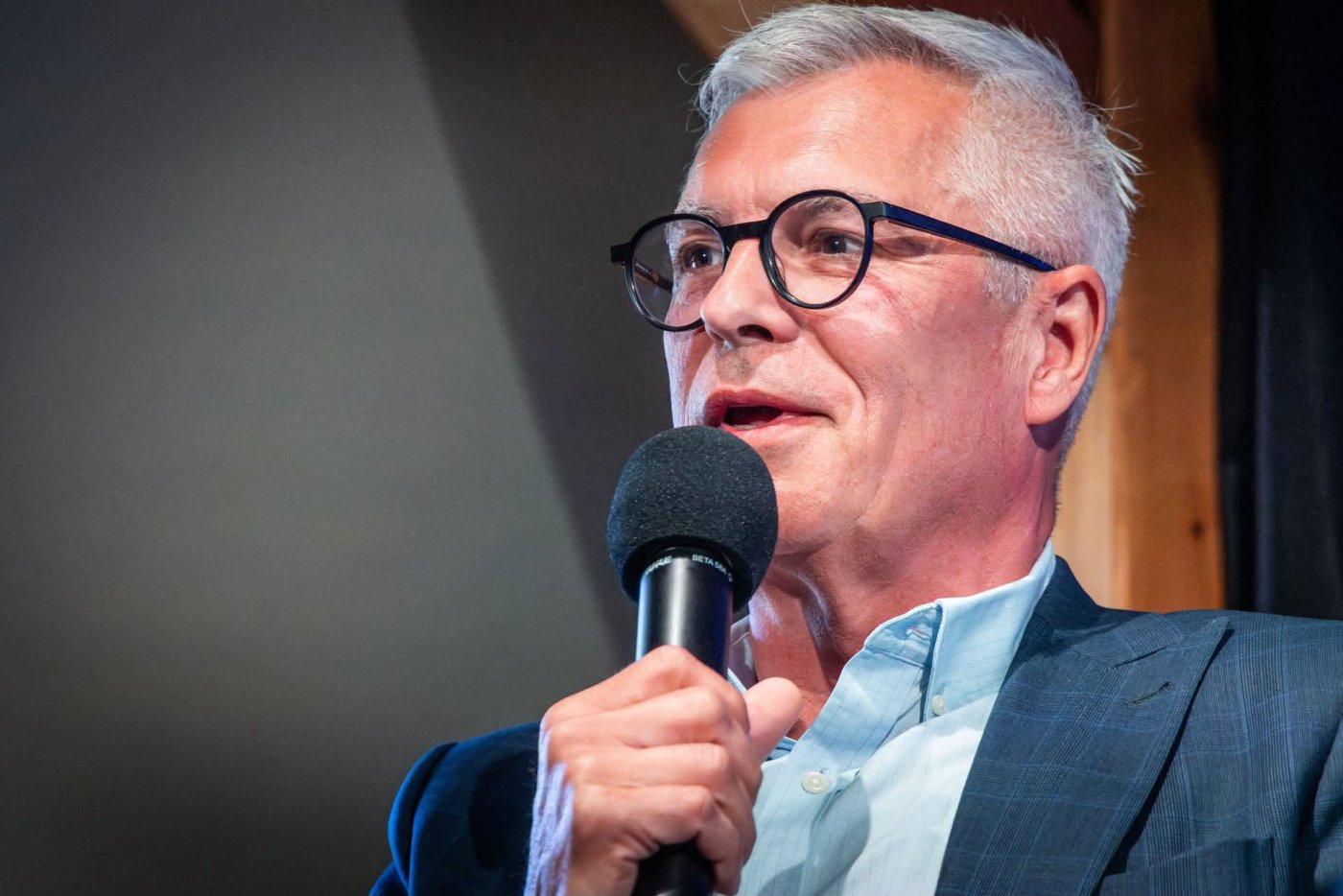 Korčok čelí ostrej kritike: Peniaze z PS išli cez firmu jeho manželky, sľubuje transparentnejšie riešenie