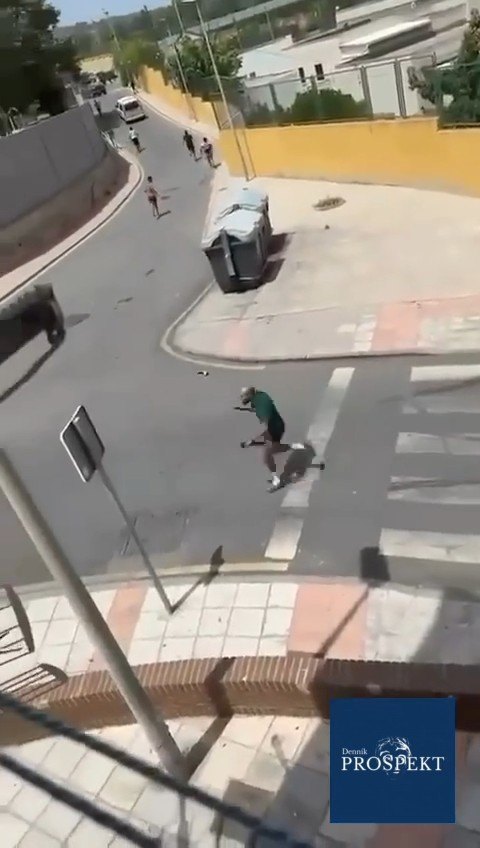 VIDEO Kde zlyhá štát, musia zasiahnuť ľudia. V Ceute sa miestni postavili migrantom