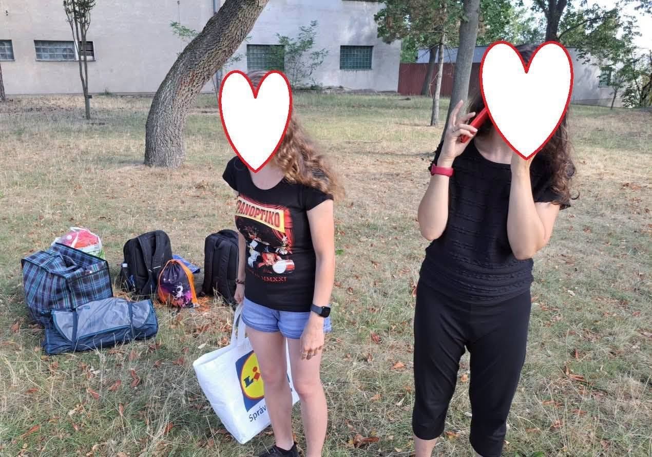 Na prvý pohľad to vyzeralo ako obyčajný stan v parku a prípad neoprávneného nocovania. Keď však českí mestskí strážnici zistili, kto v ňom prespal, situácia sa úplne zmenila.
