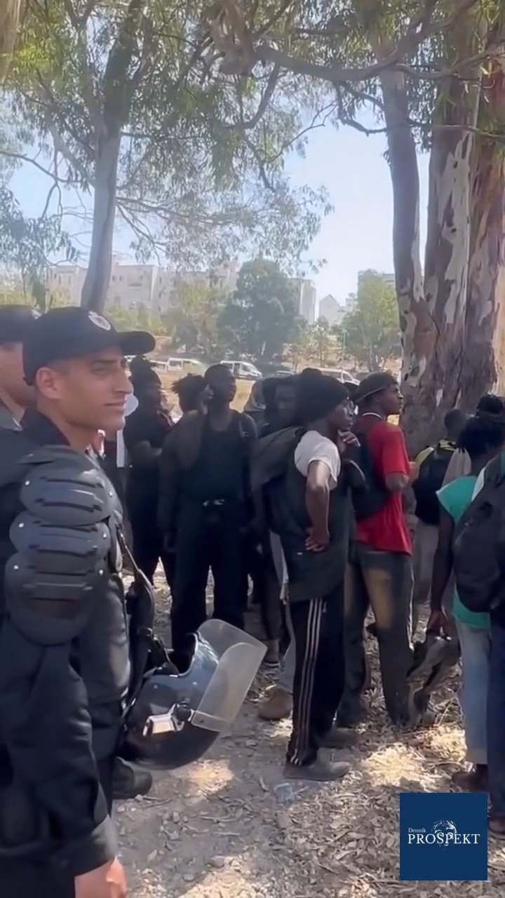 VIDEO Streľba na hranici s Ceutou a slzný plyn. Marokánci stopli druhú vlnu migrantov