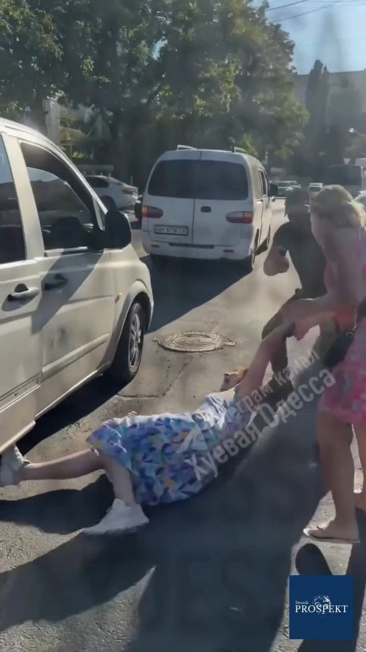 Krik, plač a prosby nepomohli. Ďalší príklad brutálnej mobilizácie v Odese.